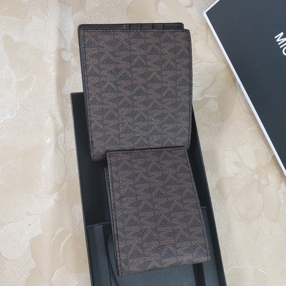 Michael kor men 3 in 1 wallet giffting box Brown and NEON - Picture 5 of 10